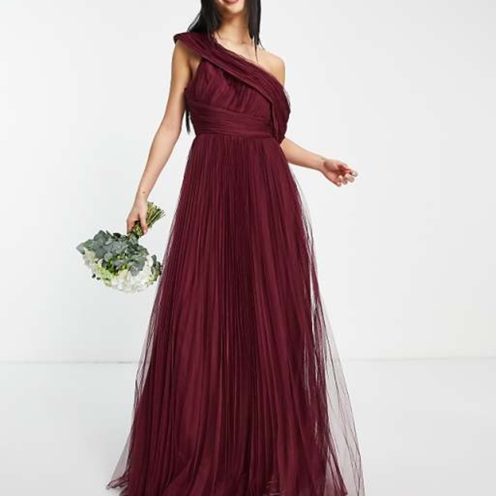 Elegant Burgundy One-Shoulder Gown
